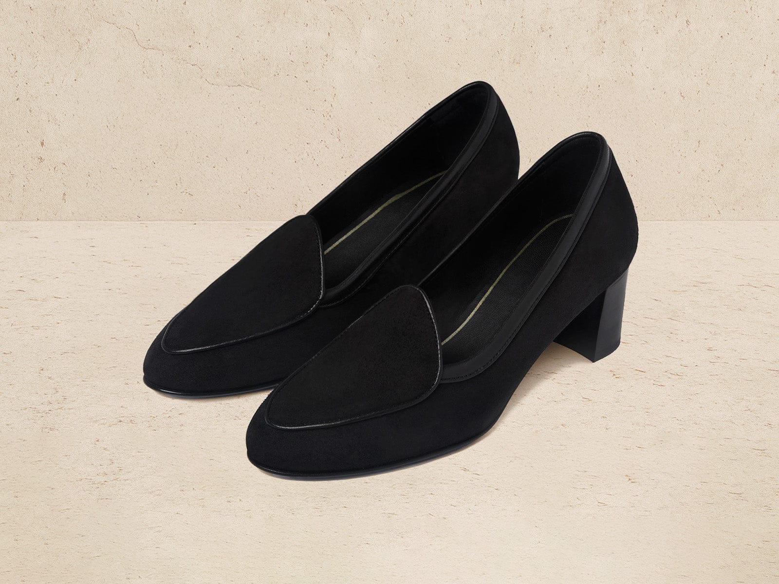 Sagan Magna in Obsidian Black Luxe Suede