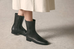 Élan City Boots in Black Leather