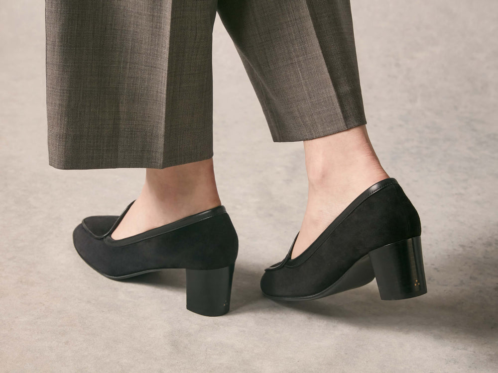 Sagan Magna in Obsidian Black Luxe Suede