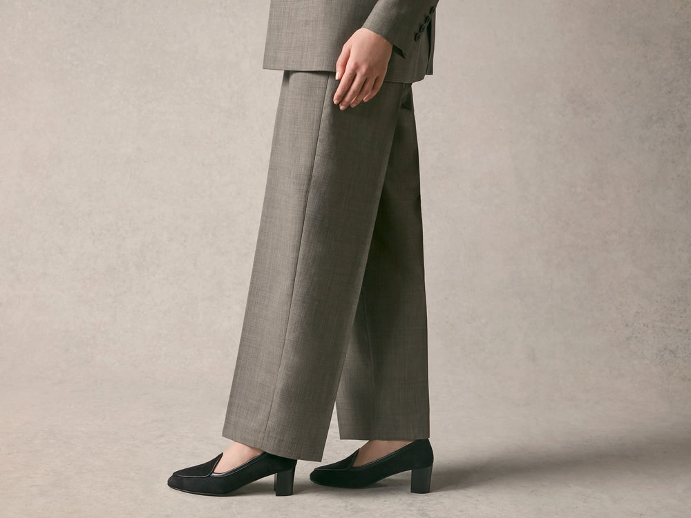 Sagan Magna in Obsidian Black Luxe Suede