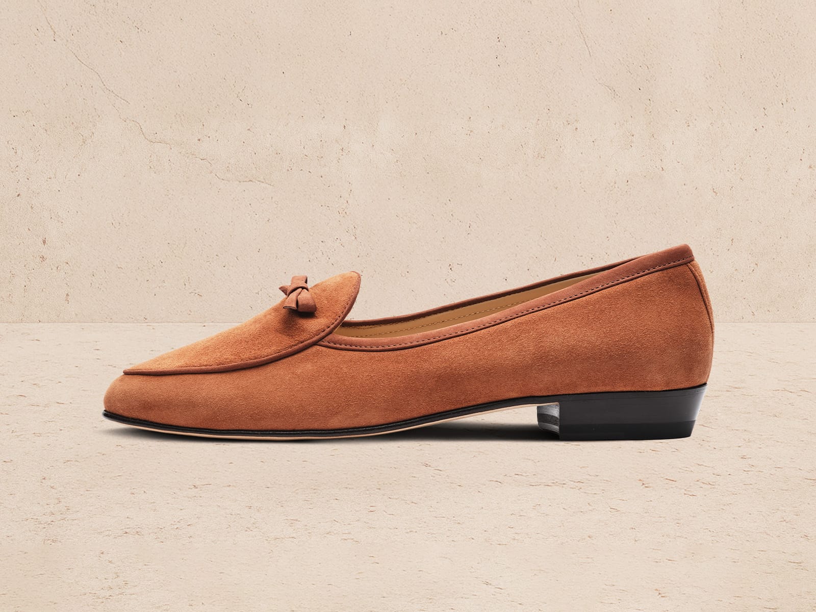 Sagan Bow in Moyen Brown Asteria Suede