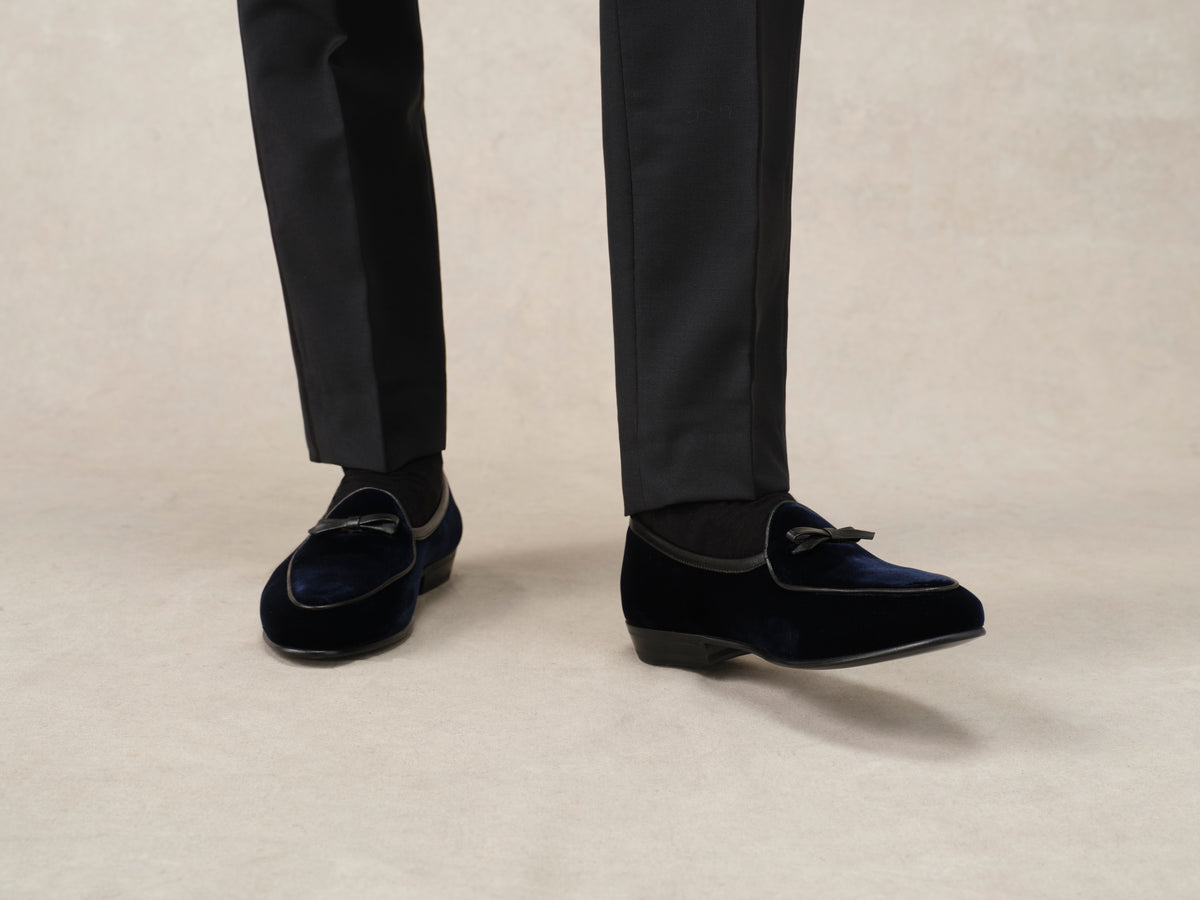 Sagan Bow in Midnight Navy Velvet