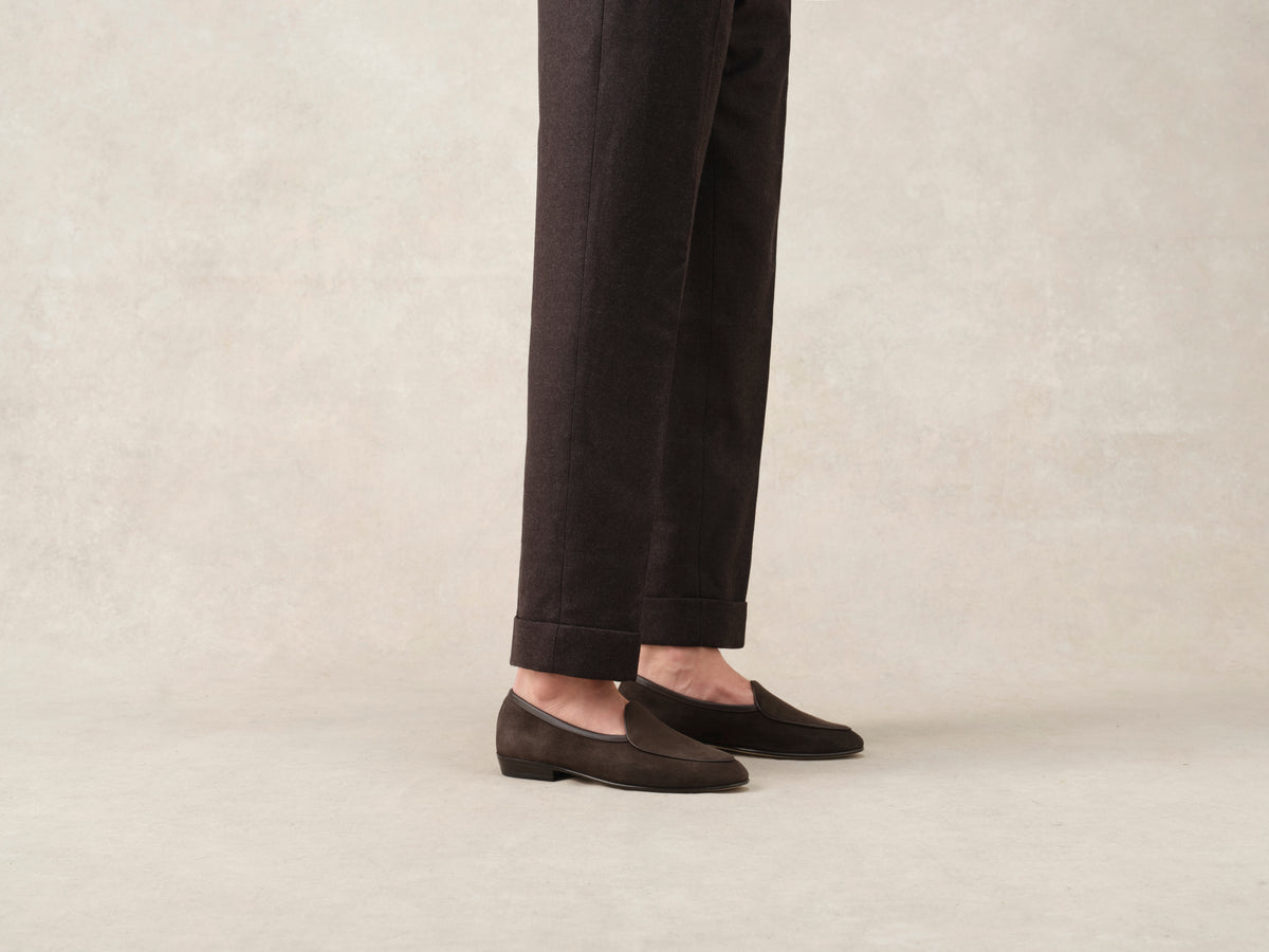Sagan Classic Loafers in Lusitanias Dark Brown Asteria Suede