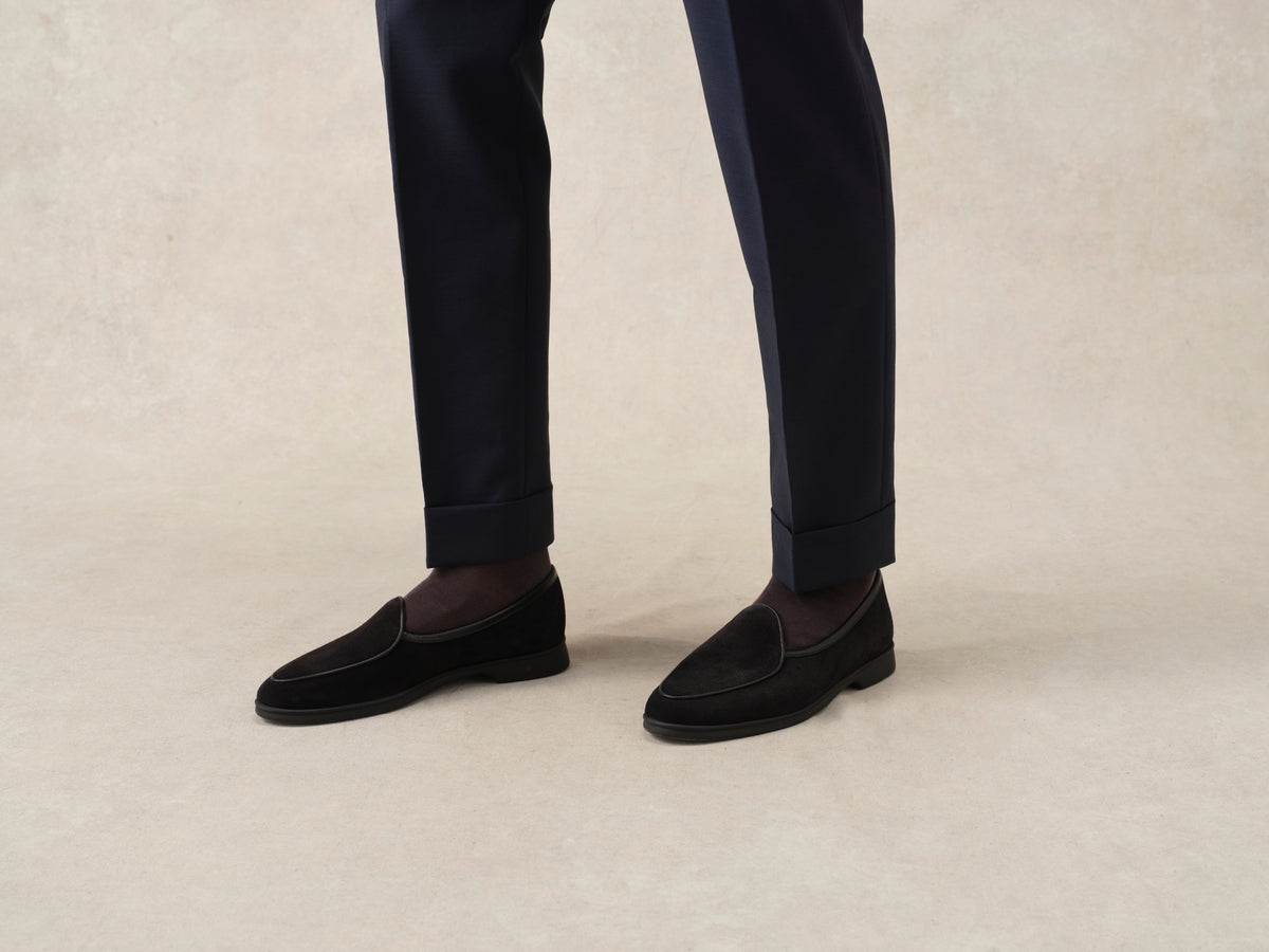 Stride Loafers in Black Glove Suede Dark Sole