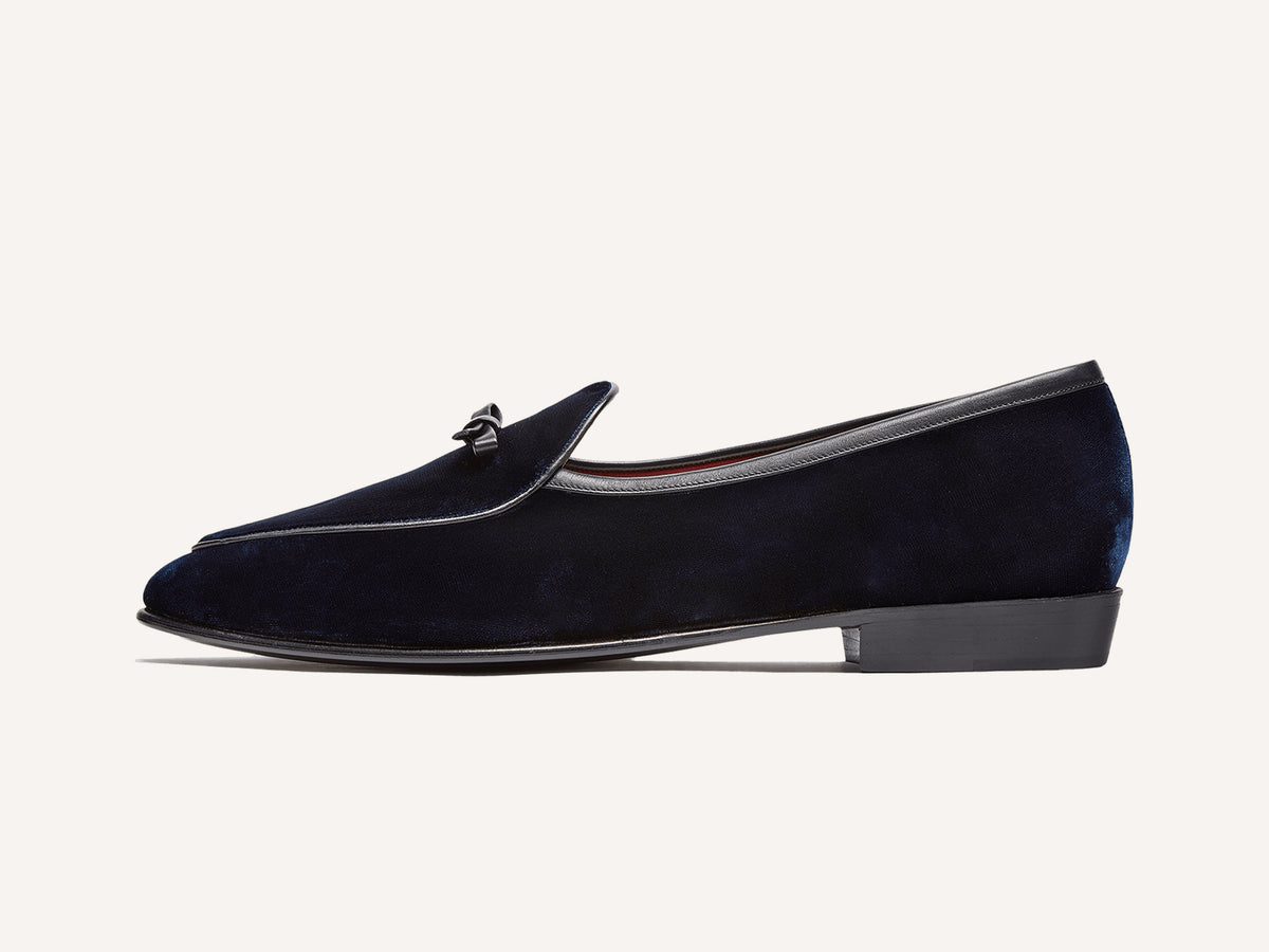 Sagan Bow in Midnight Navy Velvet