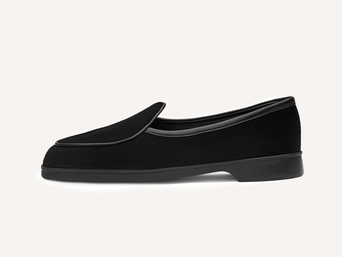 Stride Loafers in Black Glove Suede Dark Sole