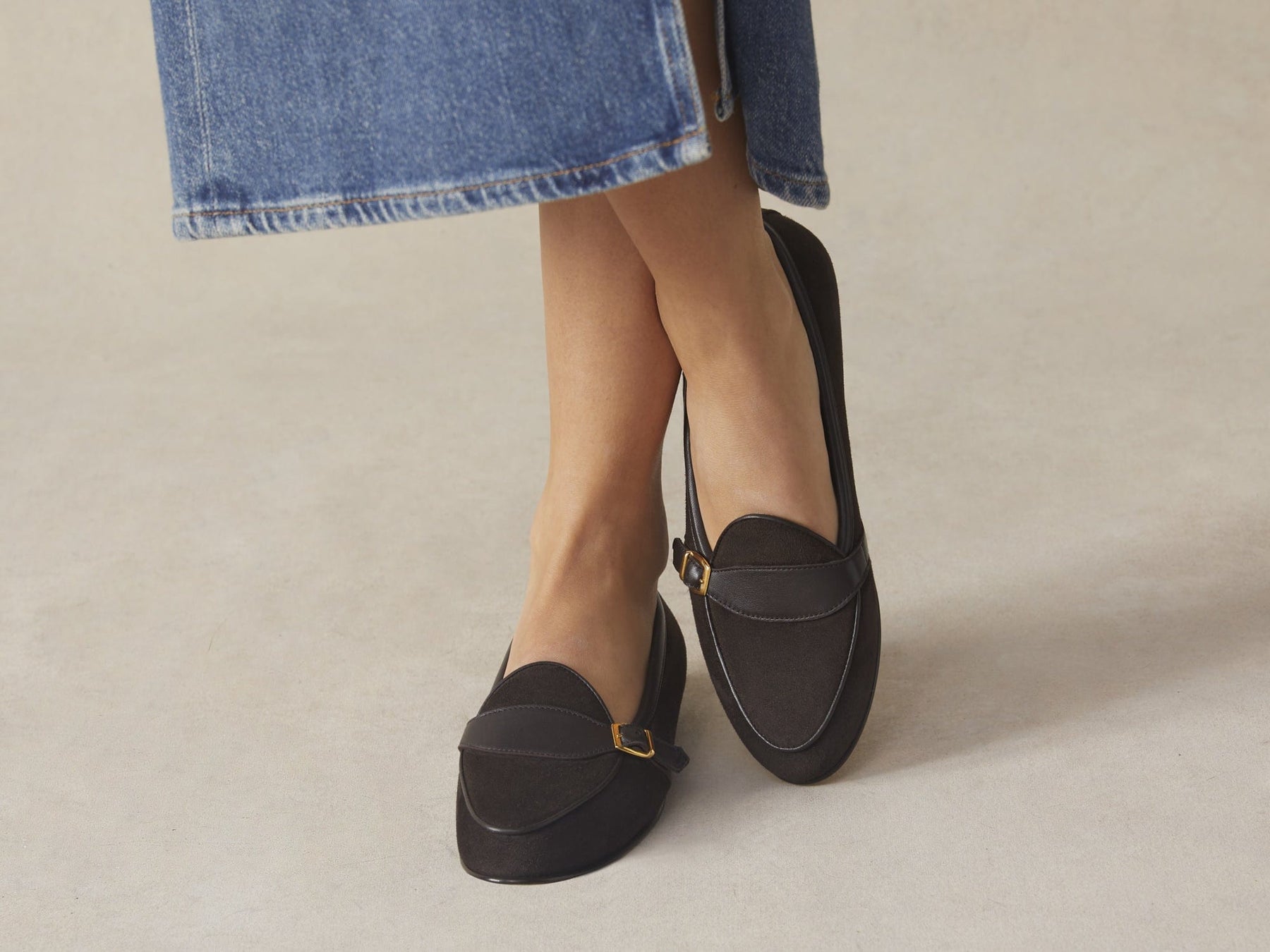 Sagan Classic Buckle in Lusitanias Dark Brown Asteria Suede