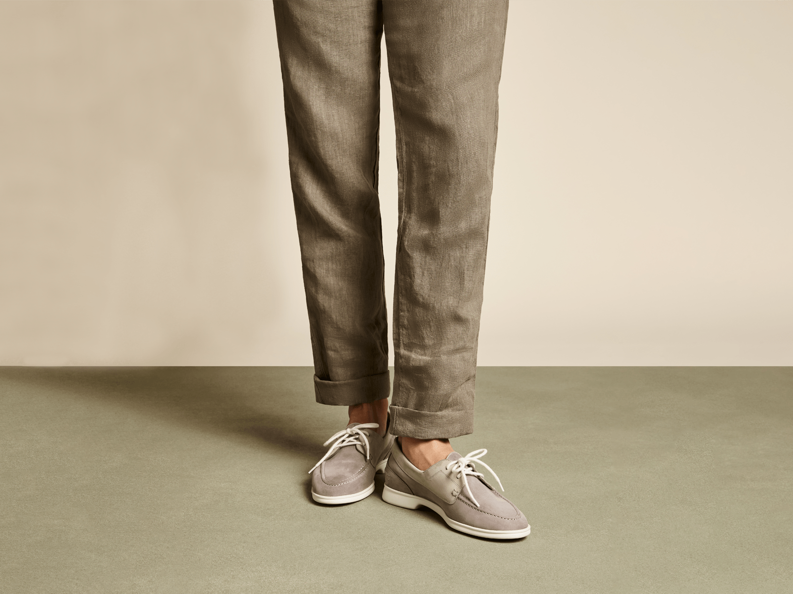 Decks in Galet Grey Nubuck White Sole