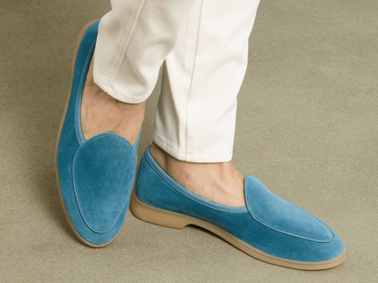 Strides in Turquoise Glove Suede Natural sole