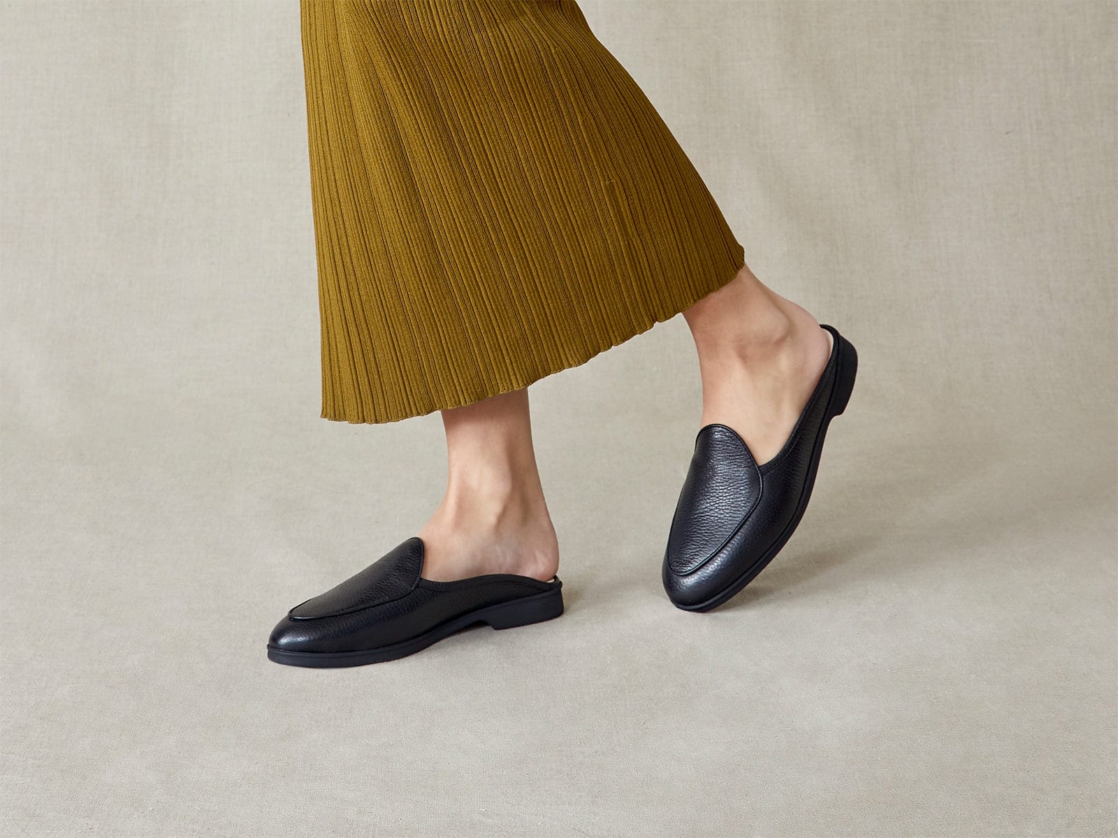 Stride Mule Loafers in Black Deerskin Dark Sole